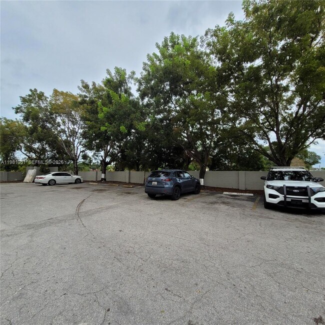 Building Photo - 5100 SW 41st St