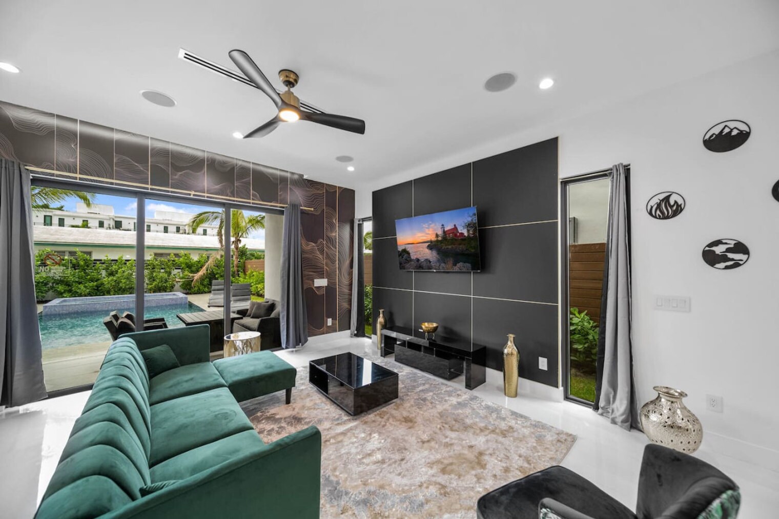 Building Photo - 547 NE 16th Ave