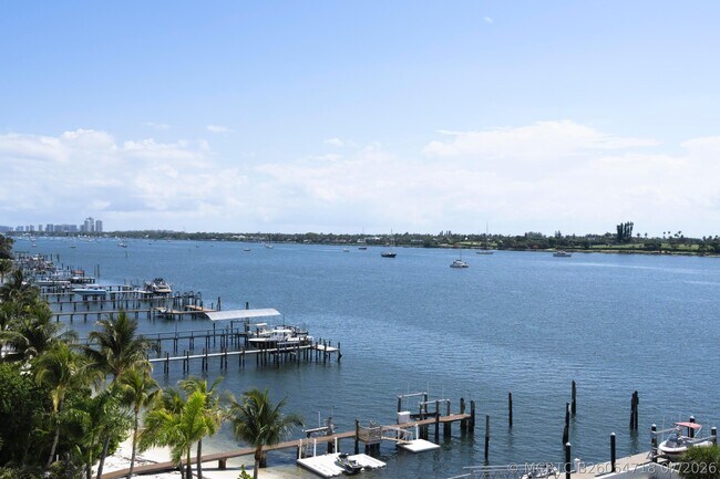 Building Photo - 2800 N Flagler Dr
