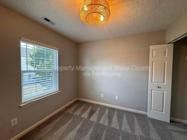 Building Photo - 5228 Big Bass Dr