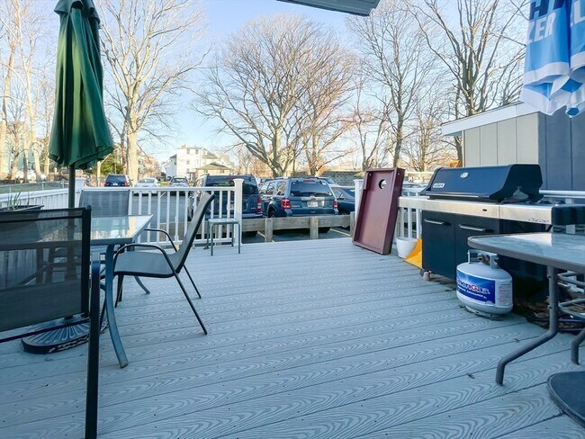 Building Photo - 16 Foster St