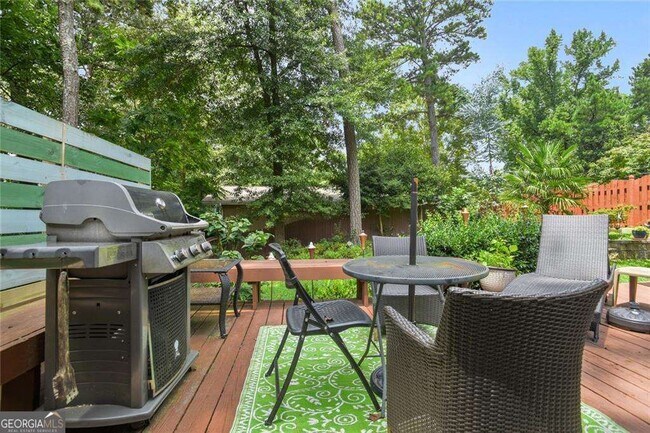 Building Photo - 2056 Arlington Ave NE