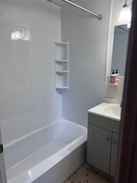 New tub/shower - 619 Child St