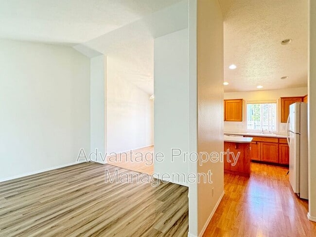 Building Photo - 1785 Cougar Ave SW
