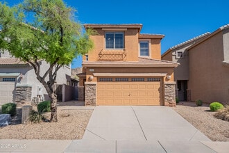 Building Photo - 226 E Redwood Ln