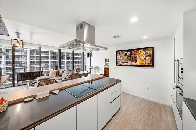 Building Photo - 1000 Brickell Plaza