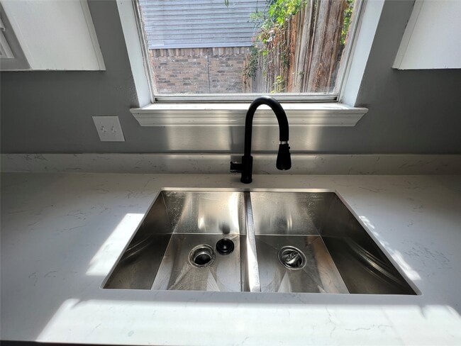 Building Photo - 22727 Paradise Gate Dr