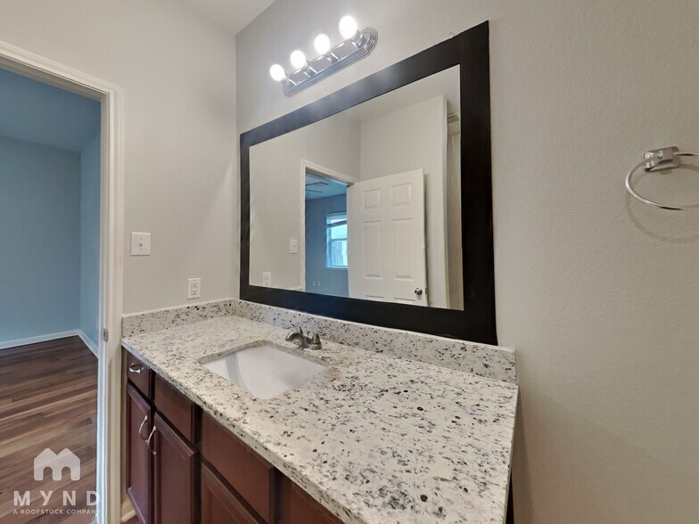 Building Photo - 306 Lazy Pine Ct