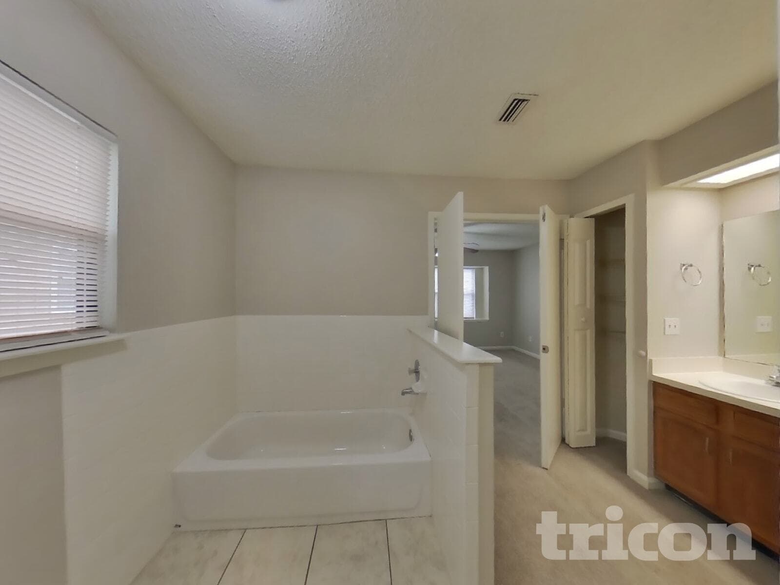 Building Photo - 1487 Rose Hill Dr E