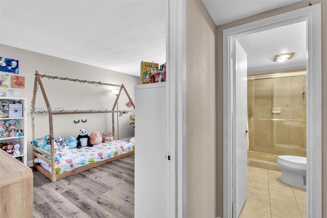 Building Photo - 3375 N Country Club Dr