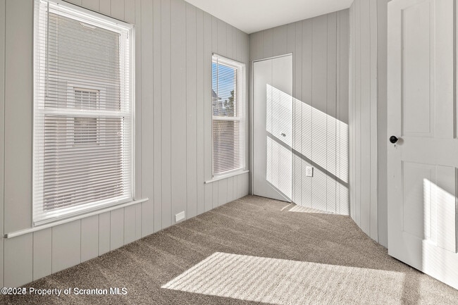 Building Photo - 724 Electric St