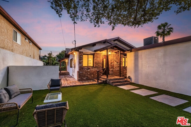 Building Photo - 238 Thorne St