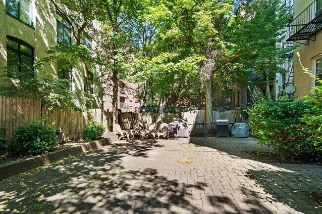 Building Photo - 1016 Willow Ave