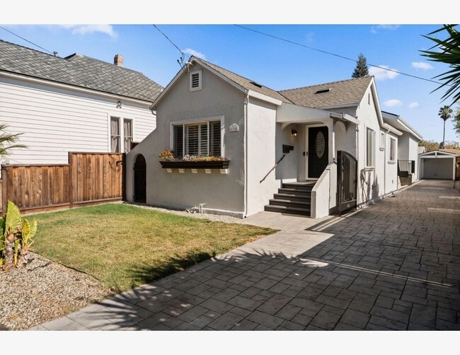 Primary Photo - 674 E Julian St