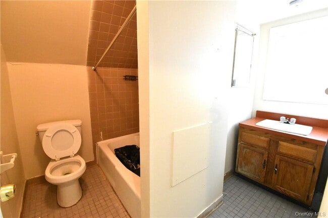 Building Photo - 70 High St