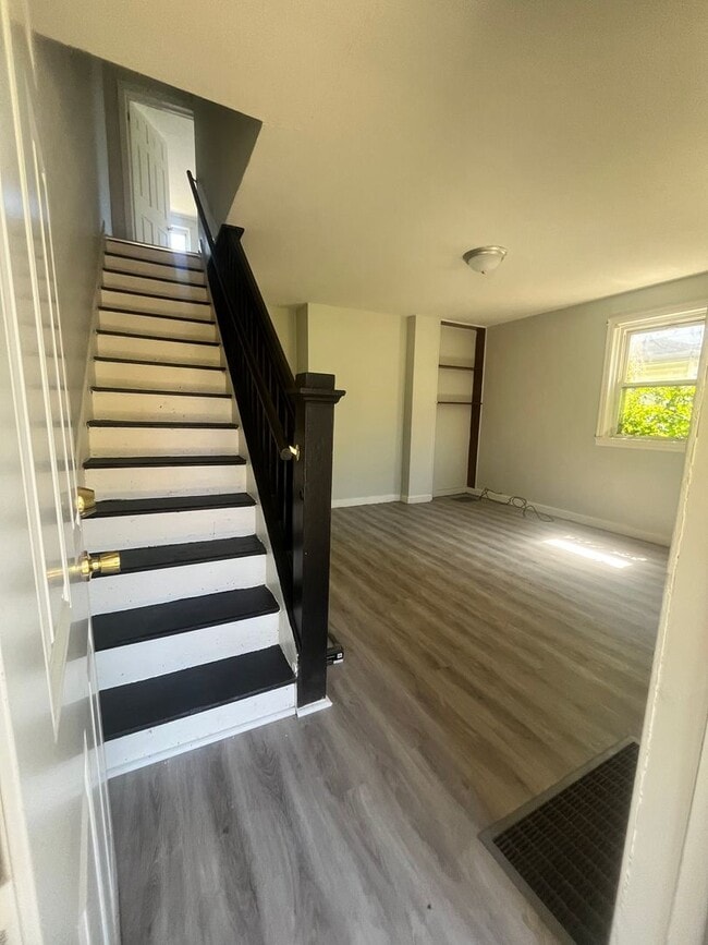 Building Photo - 3Bedroom 1Bath Single House
