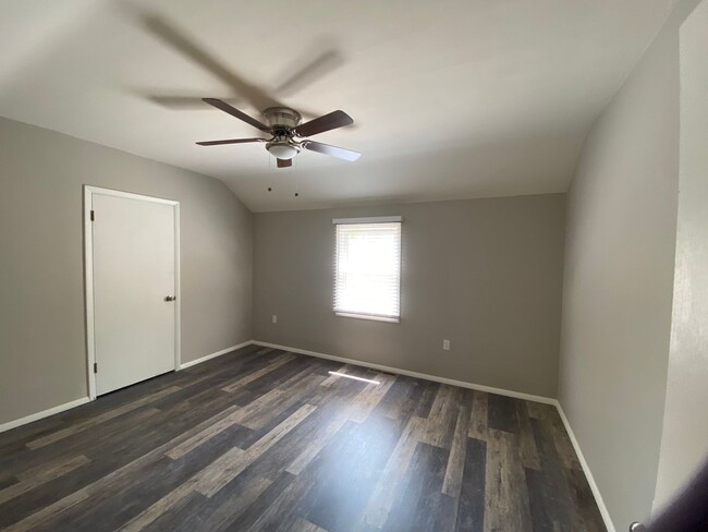 Building Photo - Adorable 1 bedroom remodeled home! Availab...