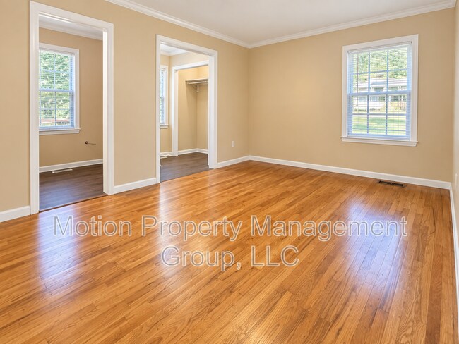 Building Photo - 1205 Fairway Dr SW