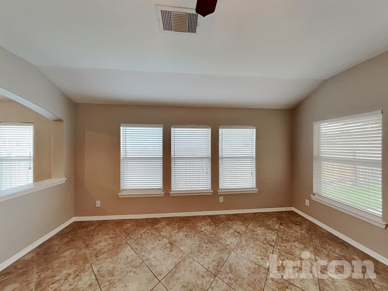 Building Photo - 715 Pequin Rd