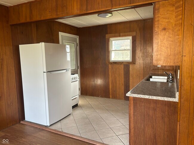 Building Photo - 511 S Maple St