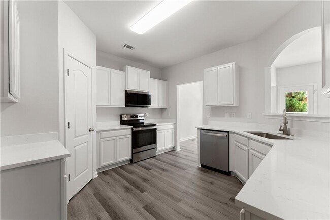 Building Photo - 124 Oakmont Dr