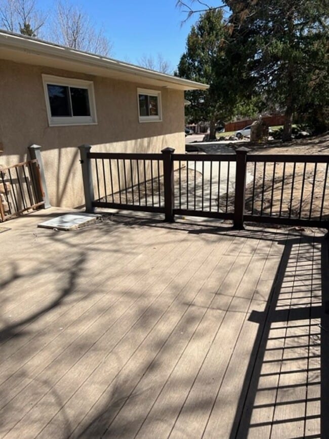 Building Photo - 4 BEDROOM HOME IN SKYWAY!!