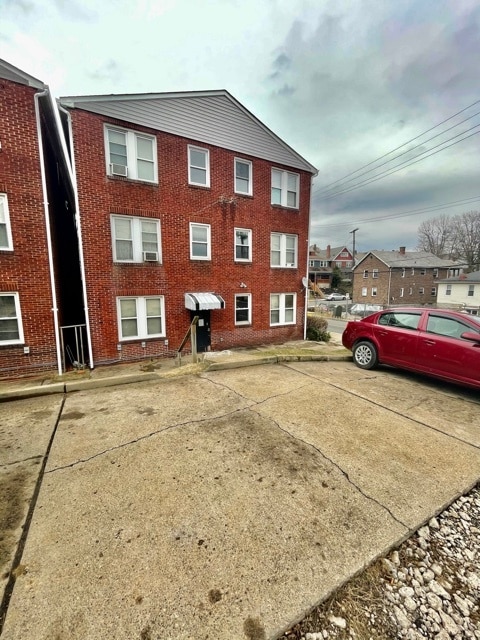 Building Photo - 1207 Kelton Ave