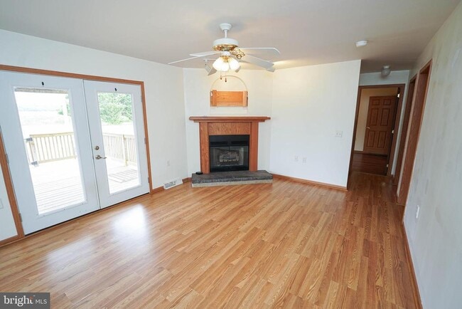 Building Photo - 12179 Country Dr