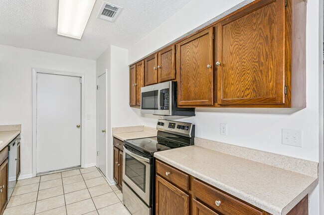 Building Photo - Minutes to NAS Pensacola & Corry Station – Convenient Coastal Living