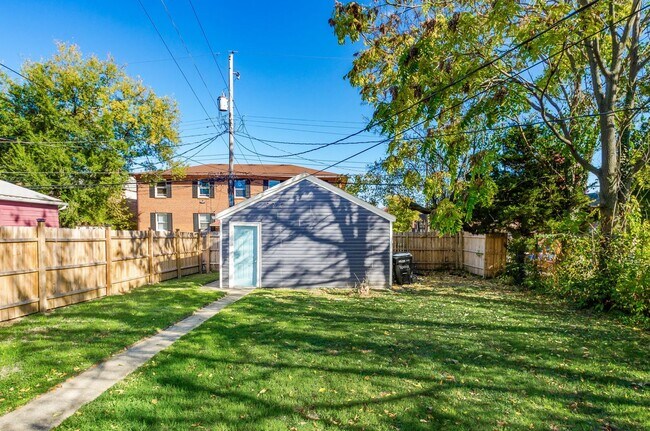 Building Photo - Driving Park Three Bedroom Two-Story