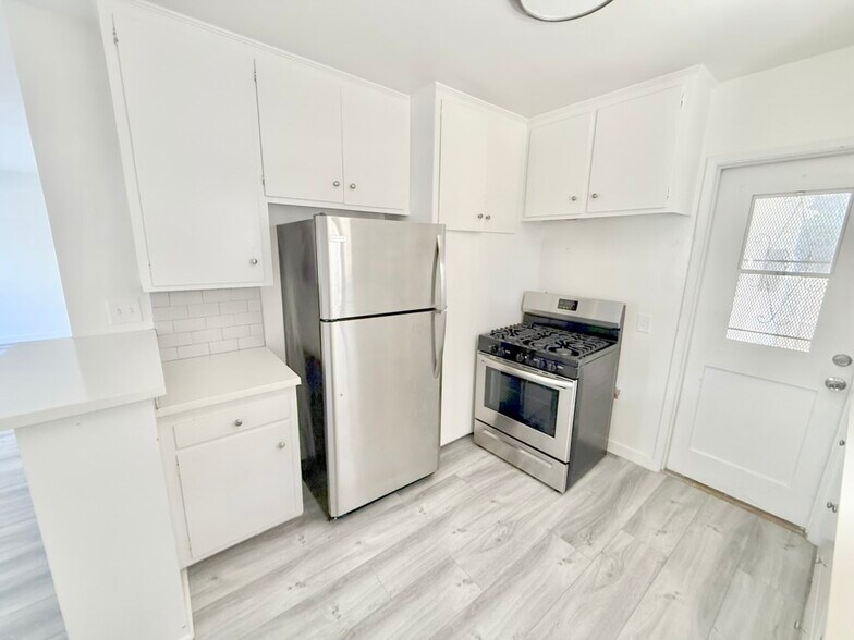 Building Photo - 231 California Ave