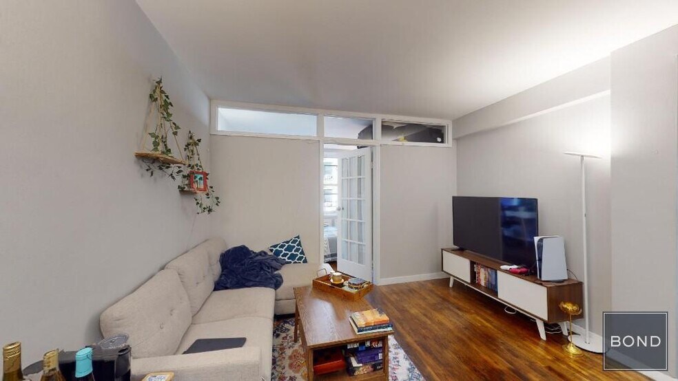 Building Photo - 340 E 58th St