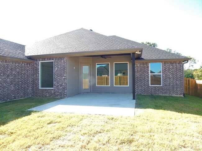 Building Photo - Whitehouse ISD! Gorgeous 4 Bedroom, 2 Bath...