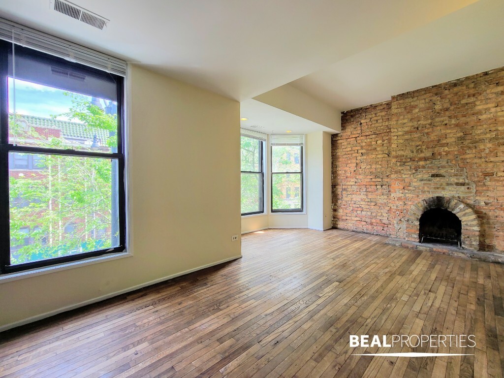 Building Photo - 604 W Surf St