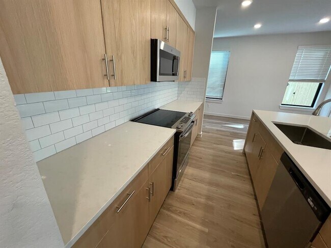 Building Photo - 2517 Appian Way