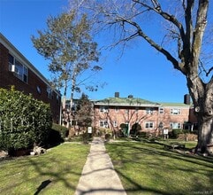Building Photo - 25 Dolphin Green