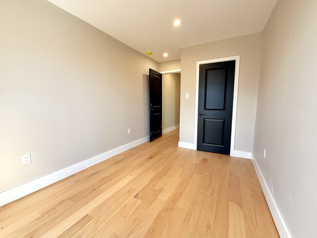 Building Photo - 2302 E Lehigh Ave