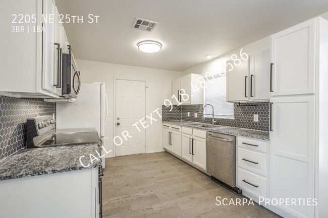 Building Photo - 2205 NE 25th St