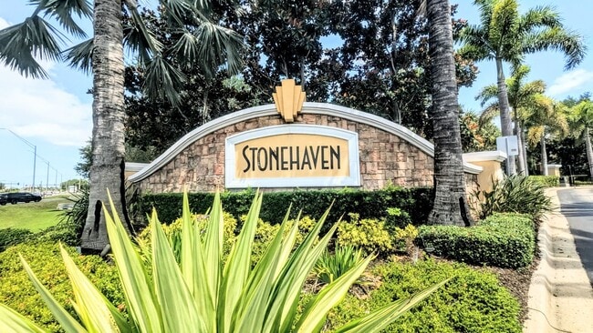 Building Photo - Annual UNFURNISHED 3-bed 2-bath condo in Stonehaven