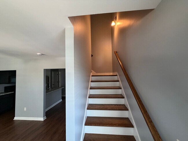 Building Photo - 482 Brawley St