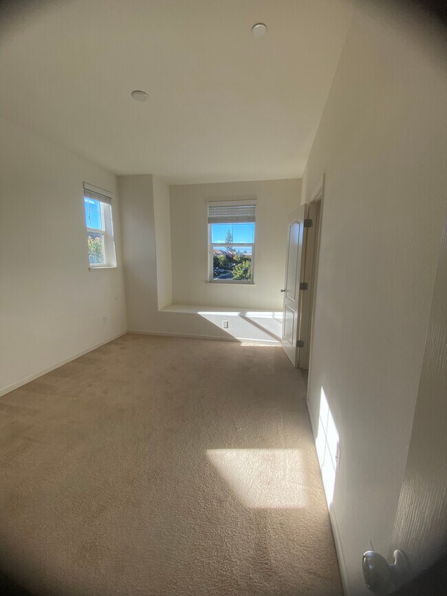 Building Photo - 830 San Bernardo Ln