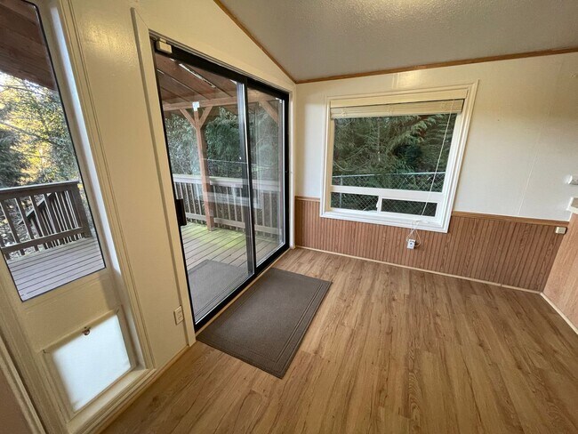 Building Photo - Lakebay 3 Bedroom Available Now, Fenced Yard & More!