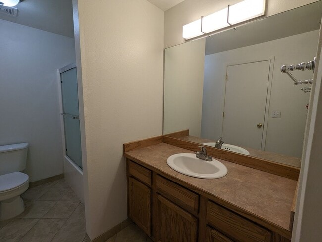 Building Photo - 2x2 duplex with a fenced yard, single-car ...