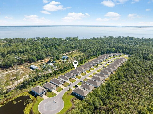 Building Photo - Beautiful home in a quiet neighborhood loc...