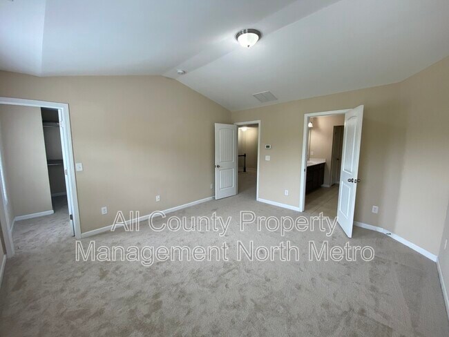 Building Photo - 1640 Putnam Pl