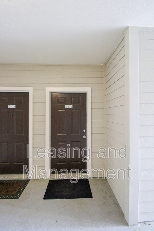 Building Photo - 700 Daniel Ellis Dr