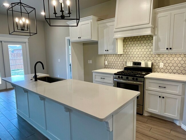 Building Photo - 4 Bed, 2 Bath NW Edmond Home in Deer Creek Schools