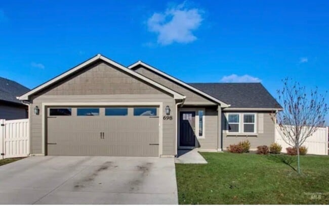 Building Photo - 698 Diamond Lake St