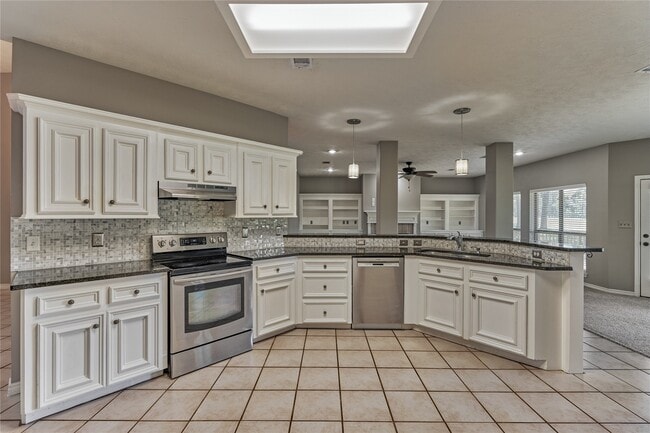 Building Photo - 13707 Fountainview Dr