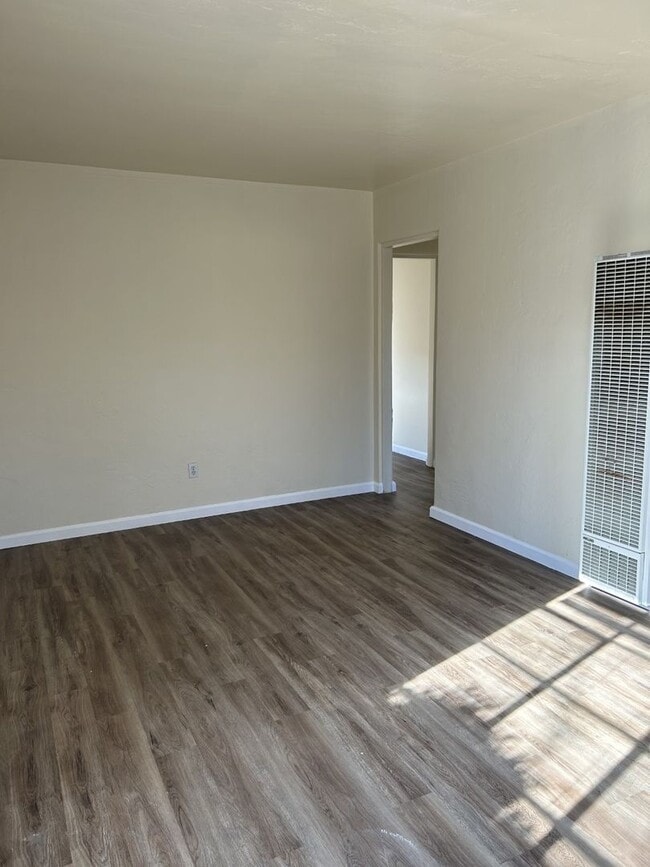 Building Photo - 537 Valencia Dr SE